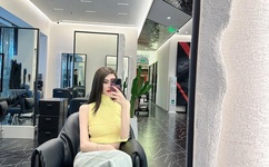 蓝旖琳与狗图片